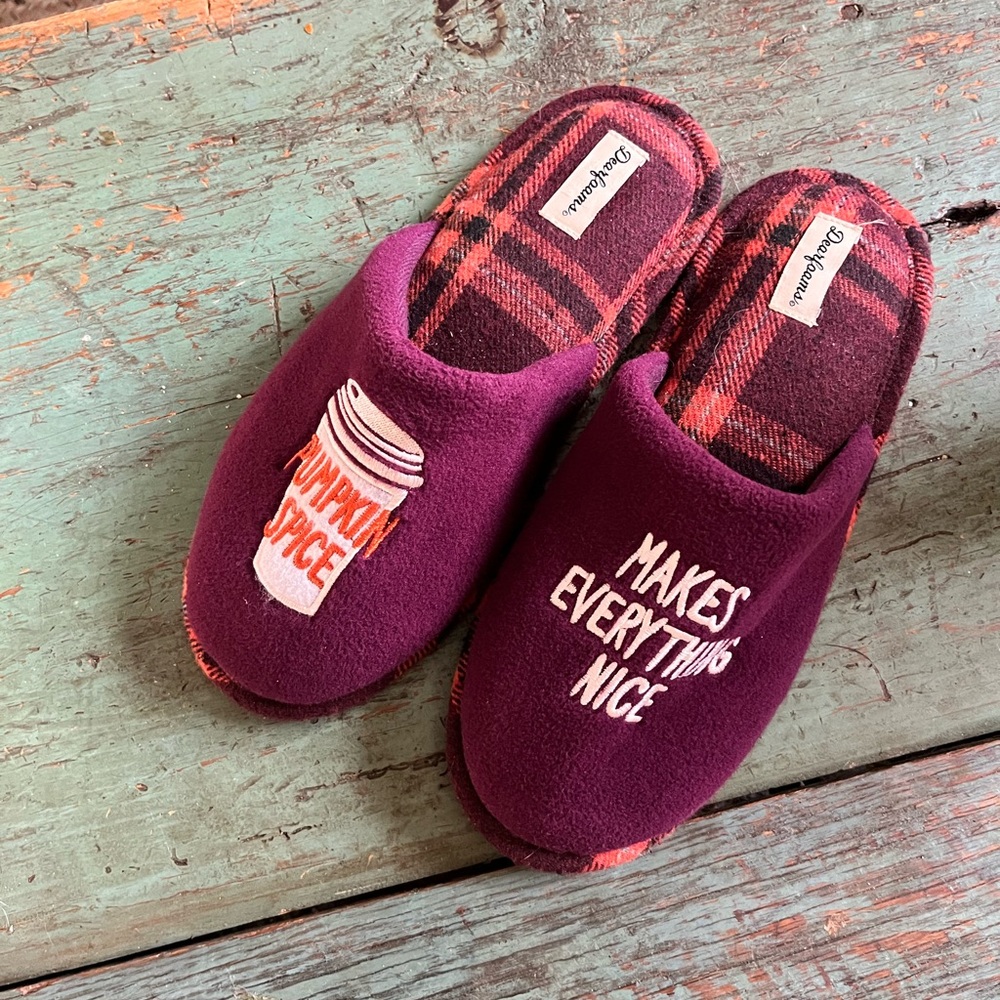 Dearfoam Pumpkin Spice slippers